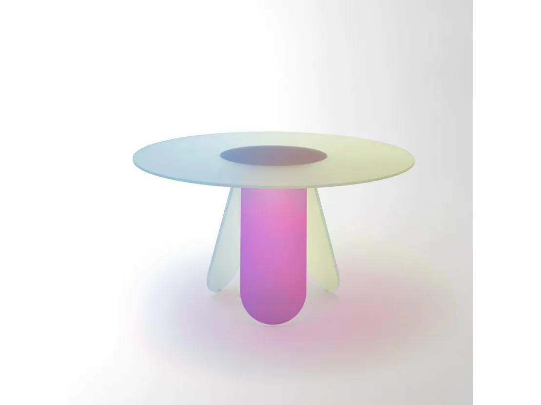 Tavolo rotondo Shimmer in cristallo satinato con una speciale finitura multicromatica cangiante di Glas Italia