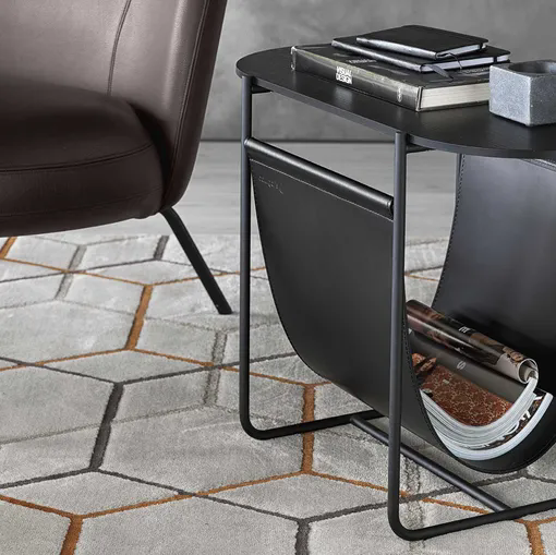 Portariviste tavolino Magazine in cuoio e metallo con top in legno di Calligaris
