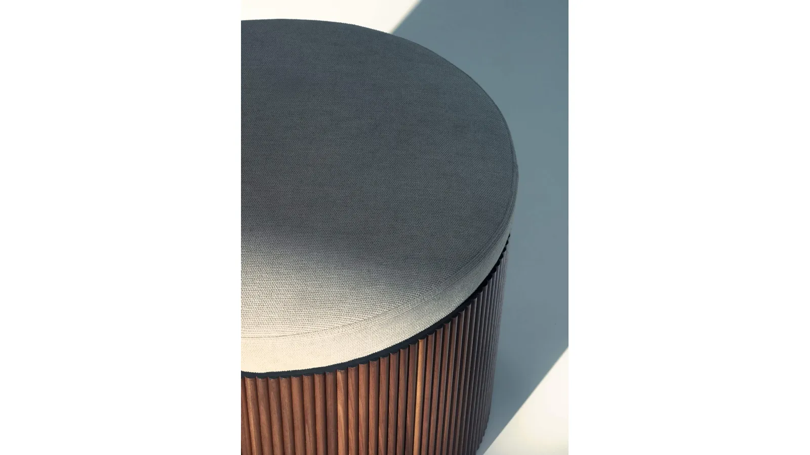 Pouf Drum in tessuto e legno di Lema