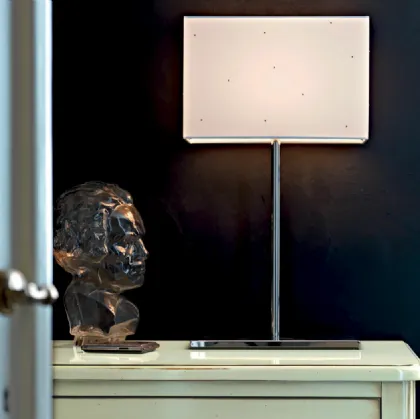 Lampada da tavolo Glam con struttura in metallo e paralume in carta di riso di Le Fablier