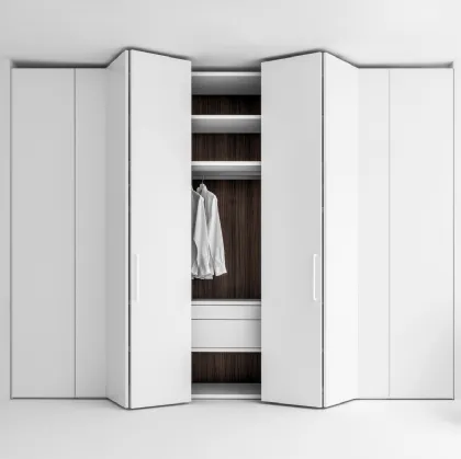 Armadio Freedhome con ante a libro in laccato opaco Apertura Totale di Caccaro