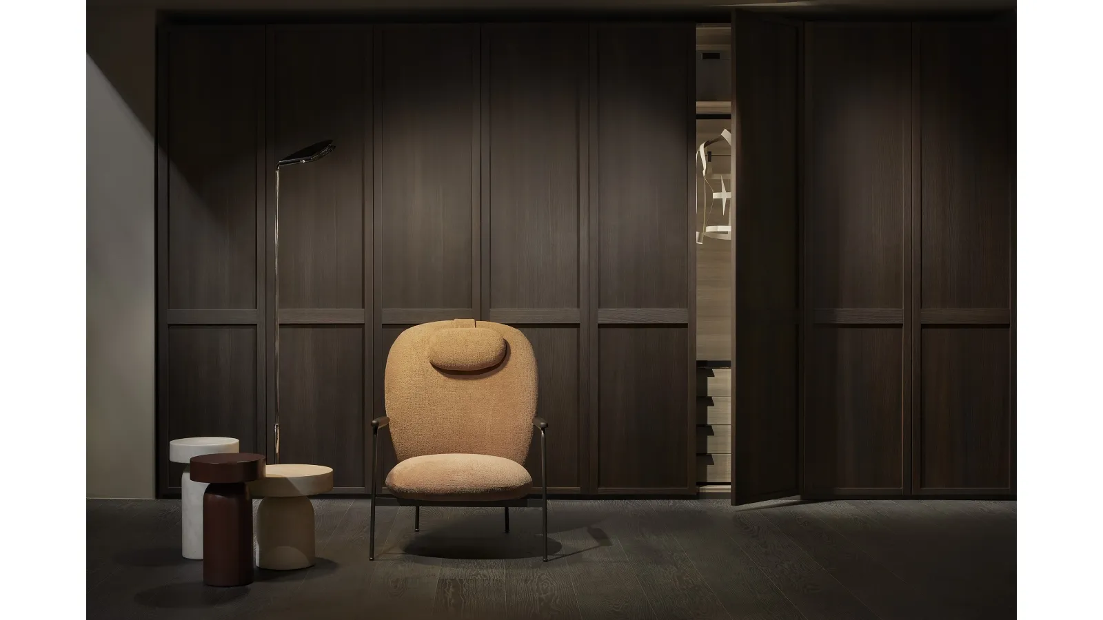 Armadio in rovere con ante battenti Domo di Lema