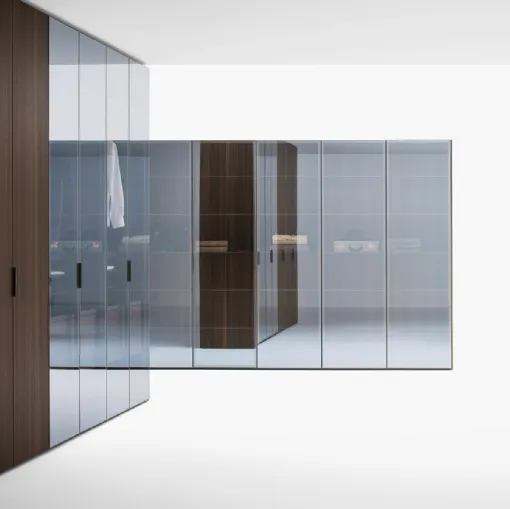 Armadio con anta battente rivestita in ecopelle e maniglia in alluminio Nur di Lema