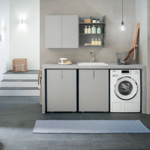Mobile da lavanderia Laundry System C02 in laccato Grigio opaco e laminato Eucalipto di Baxar