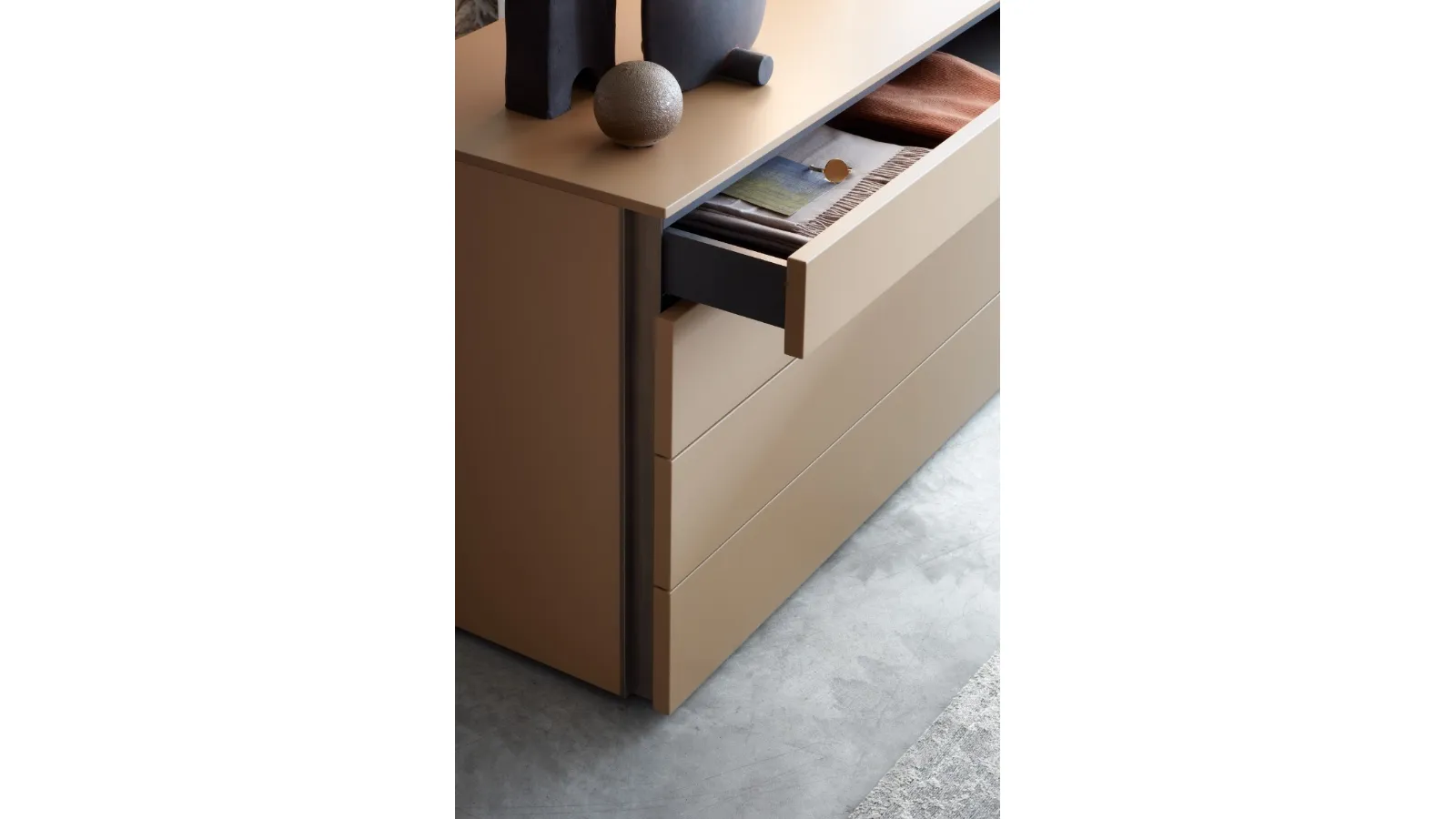 Comò in laccato opaco Florens di Lema