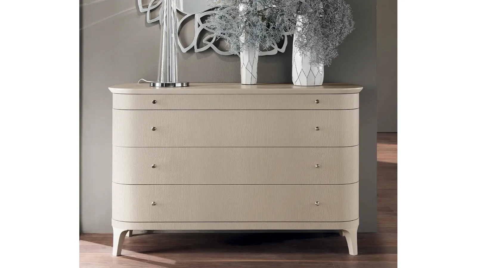 Comò Rosa Charme in legno di frassino laccato di Le Fablier