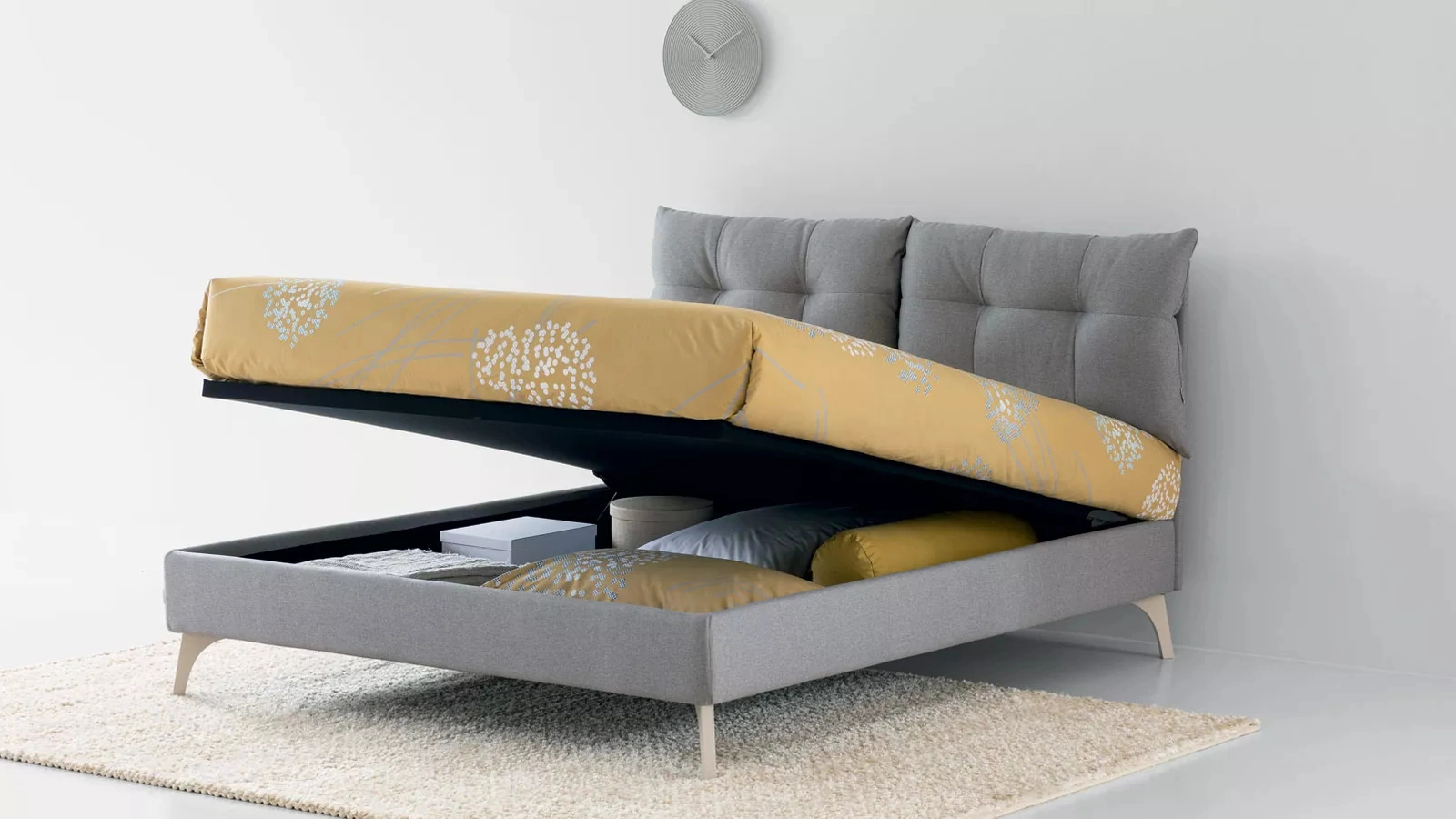 Letto in tessuto imbottito Loren con contenitore di Oggioni