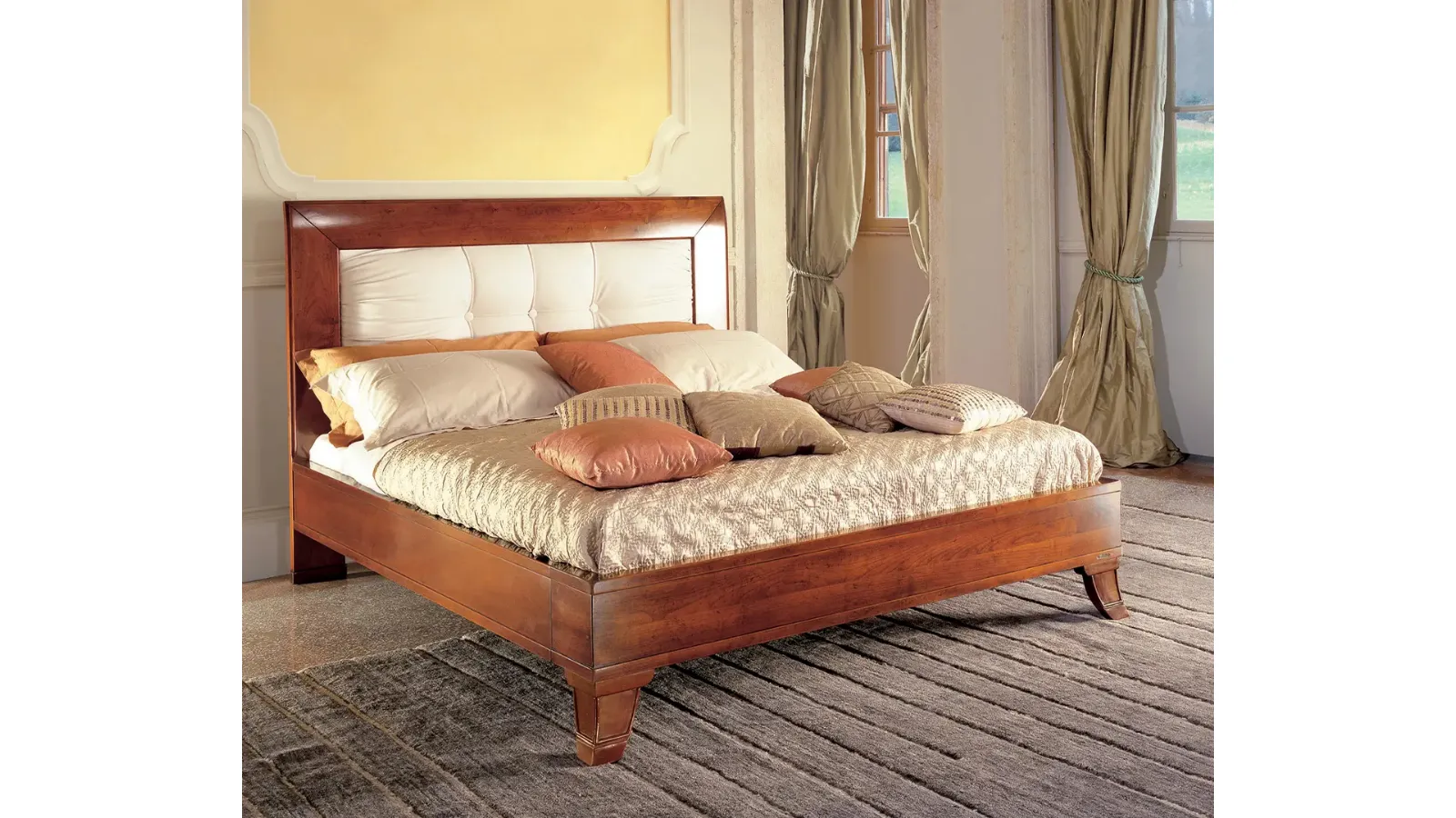 Letto classico in legno con testiera in ecopelle Oleandro Le Fablier