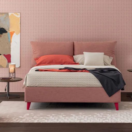 Letto in tessuto imbottito con testiera Plissé di Oggioni