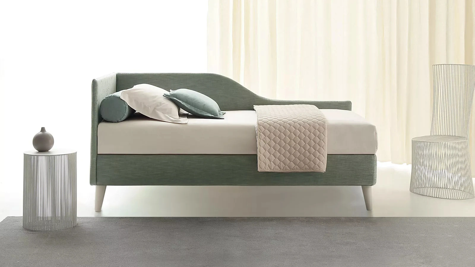 Daybed singolo con contenitore Golf 131 di Oggioni