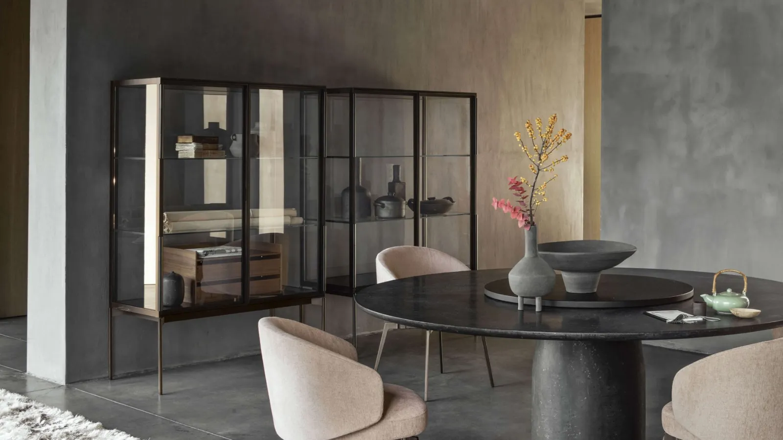 Madia in vetro trasparente e alluminio Galerist di Lema