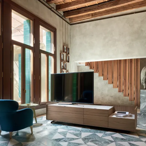 Mobile Porta Tv Cabaret 58D sx in impiallacciato Noce e top in ceramica di Sangiacomo