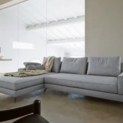 Divano in tessuto con penisola Boston di MorbidLine Salotti