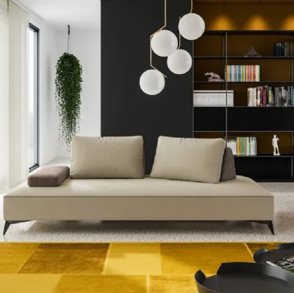 Divano lineare Jackson in tessuto di MorbidLine Salotti