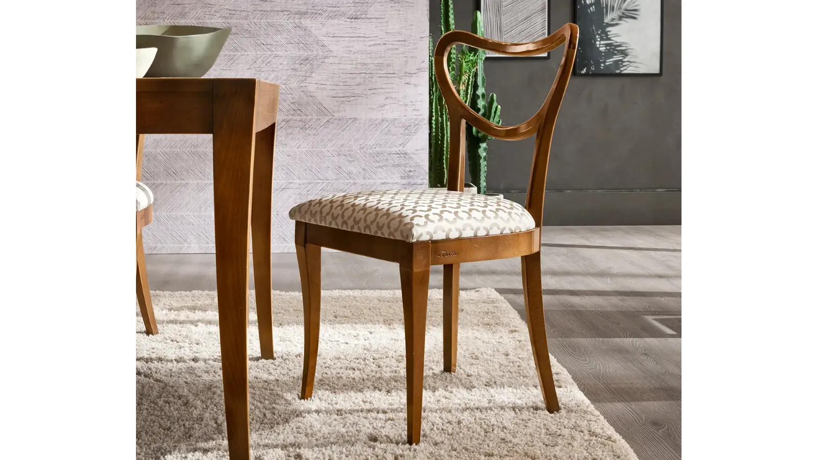 Sedia Apus in legno con seduta in tessuto imbottito di Le Fablier