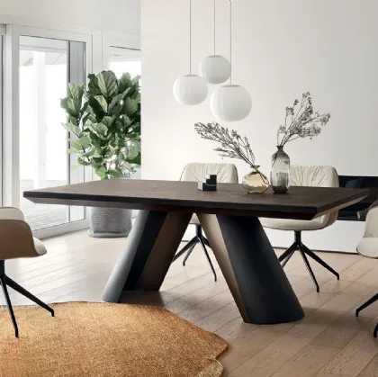 Sedia Cocoon con base girevole in tessuto e pelle di Calligaris