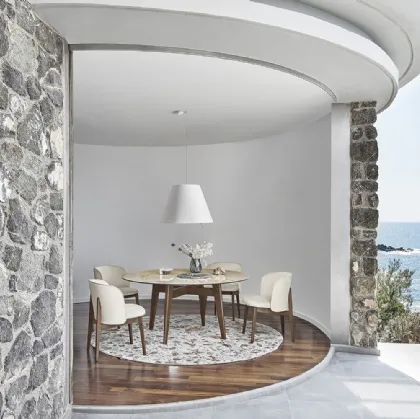 Tavolo rotondo in ceramica con struttura in legno massello Abrey di Calligaris