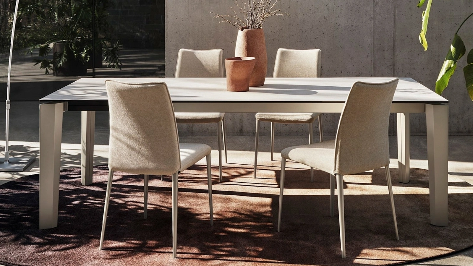 Tavolo Delta in ceramica di Calligaris