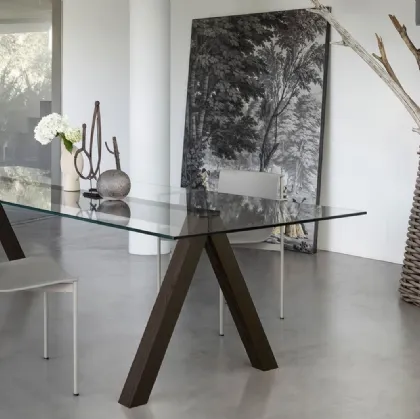 Tavolo rettangolare con top in vetro trasparente e base in Frassino tinto Rovere termotrattato Sesto di Lema