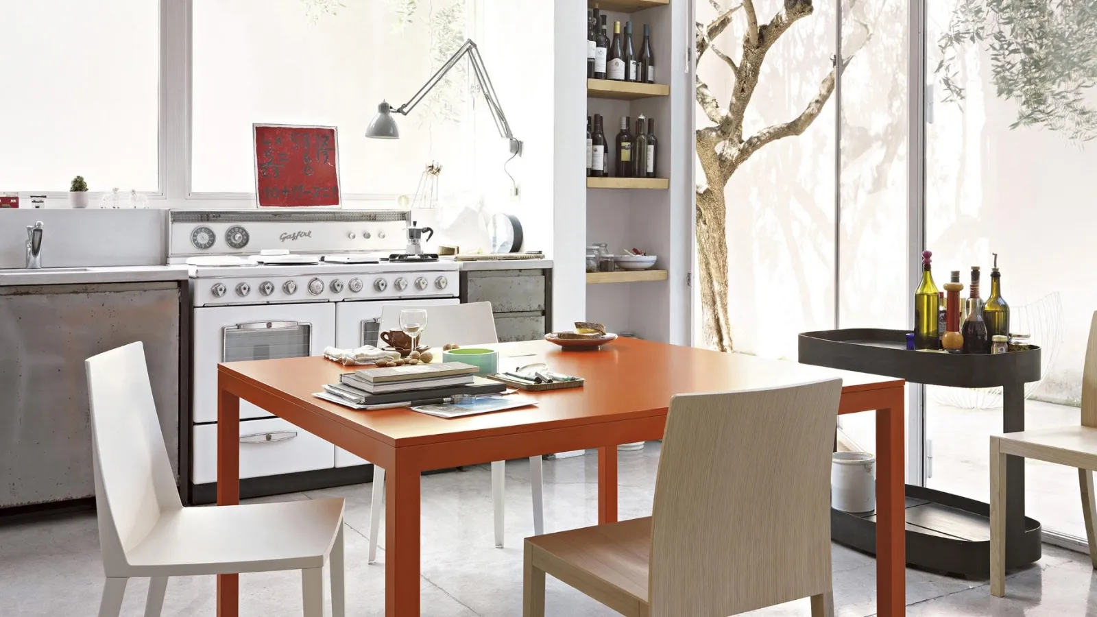 Tavolo Sosia laccato opaco di Lema