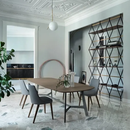 Tavolo Vertigo in Rovere Argilla di Sangiacomo