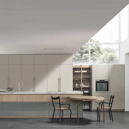 Cucina Moderna con isola Color Trend 01 in laccato opaco e lucido di Stosa
