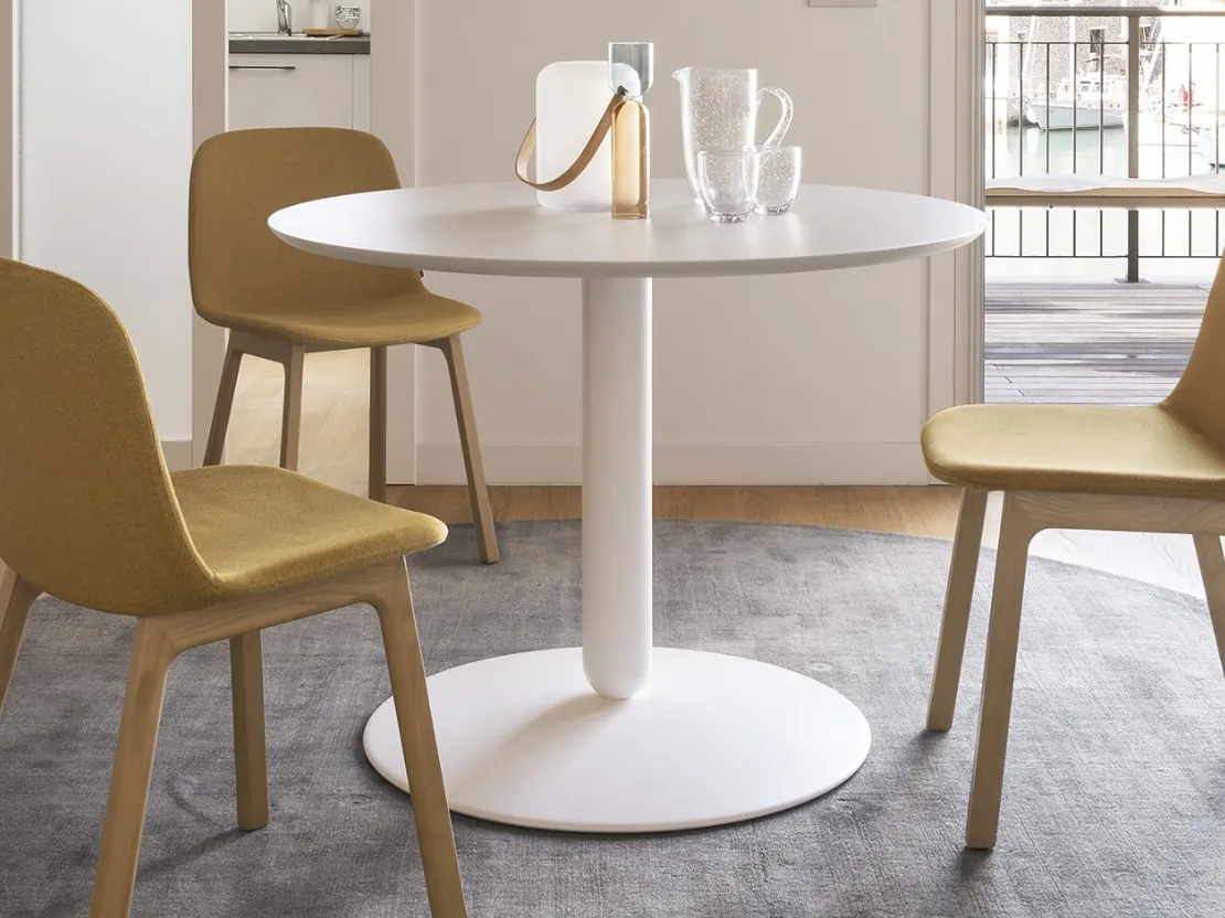 Sedia in tessuto con struttura in legno massello Vela 02 di Calligaris