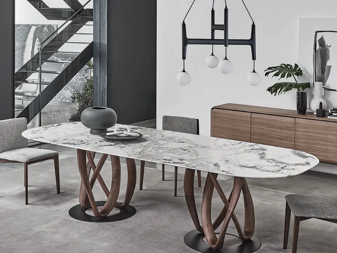 Tavolo ovale con piano in marmo e base in legno massello Infinity di Porada