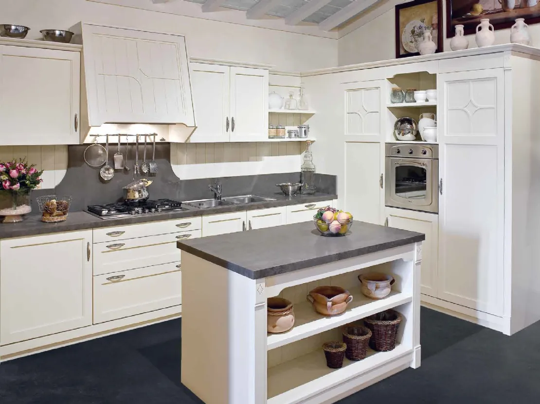 Cucina Classica lineare in laccato bianco con top in marmo Ebano Chimera di Le Cucine dei Mastri