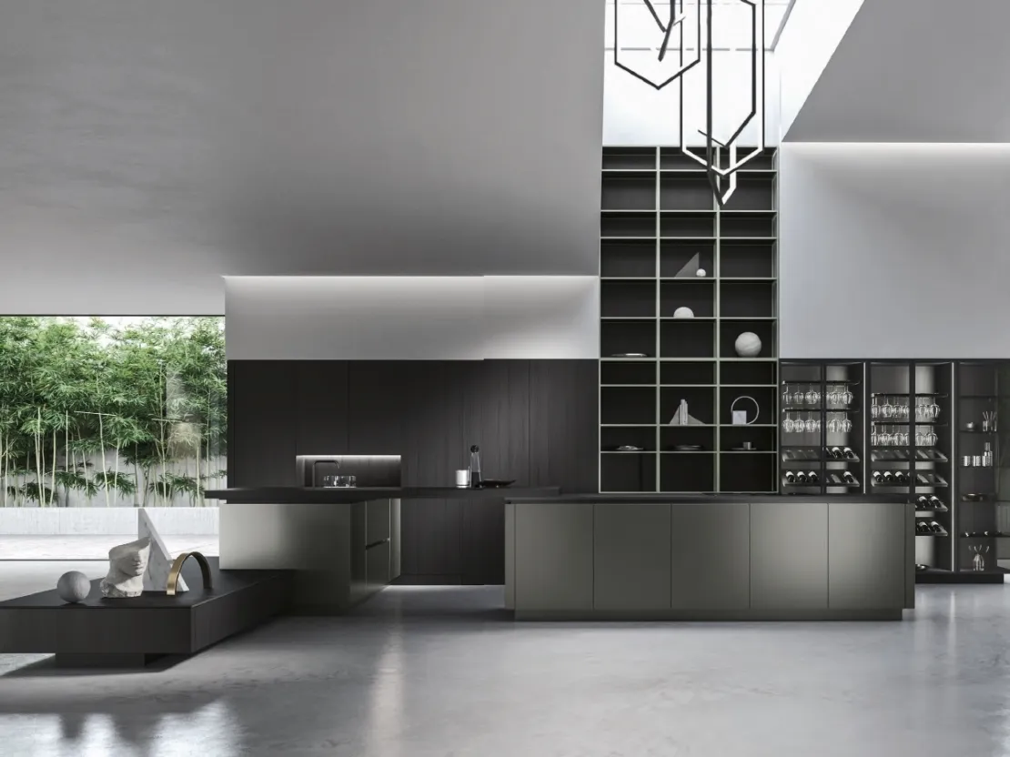 Cucina Design con penisola Look in laccato micalizzato Grigio Verde e nobilitato Frassino Noir di Snaidero