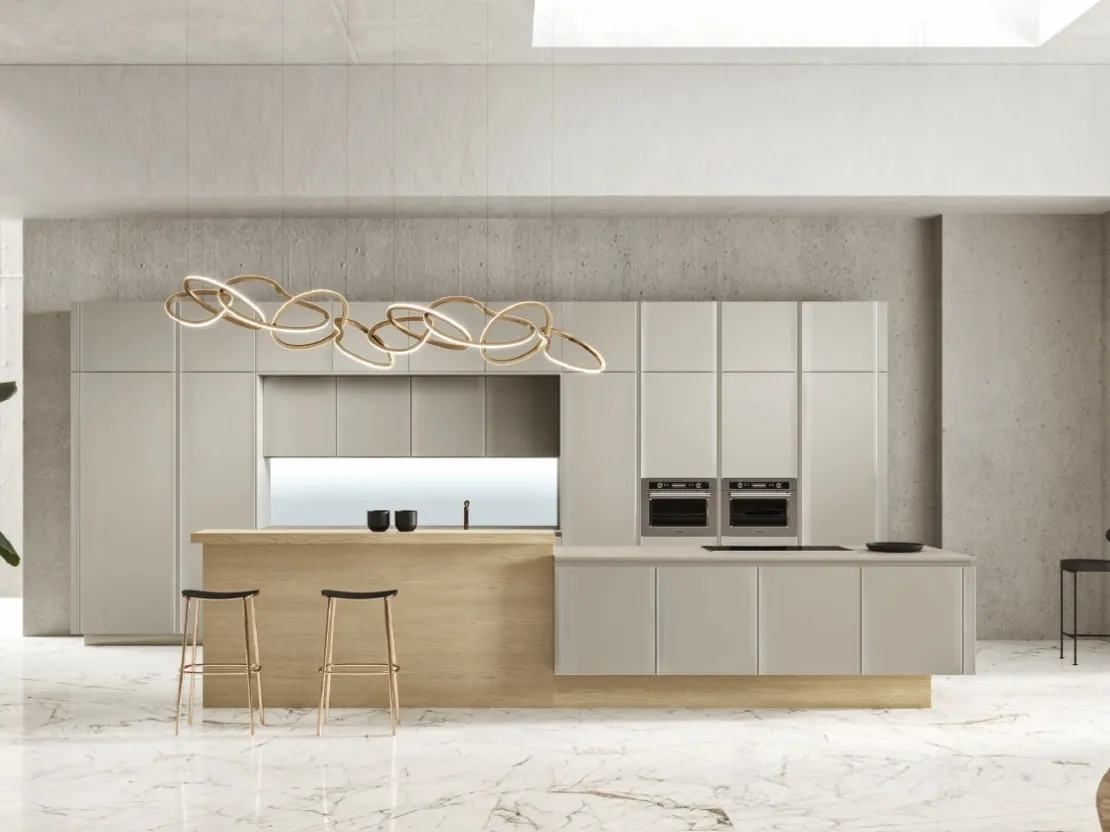 Cucina Design con isola Way Materia in vetro satinato grigio atlantico e rovere di Snaidero