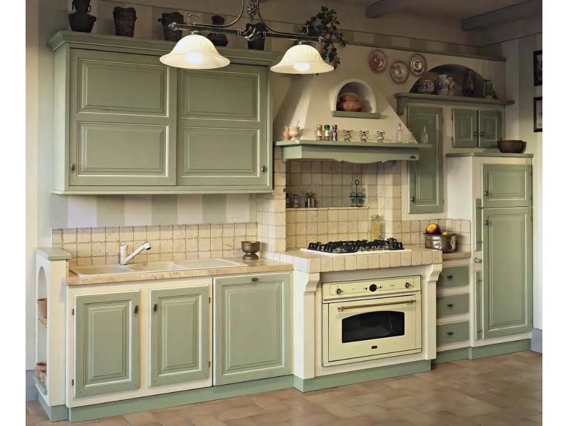 Cucina lineare in Muratura Mastro Leone in legno finitura Verde Antico con bordo Panna di Le Cucine dei Mastri